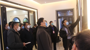 2月26日下午，縣委高書記一行來景泰玻璃督導企業(yè)復工復產、疫情防控及安全生產情況，并參觀、考察景泰門窗工廠。