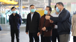 2020年04月30日，市工信局副局長謝萬寶，縣工信局局長周興干，副局長朱光莆等相關領導到江蘇景泰玻璃有限公司視察